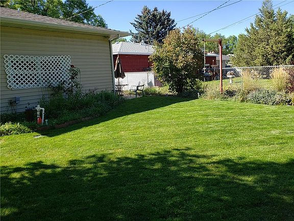 3rd image of 2043 Lewis Ave