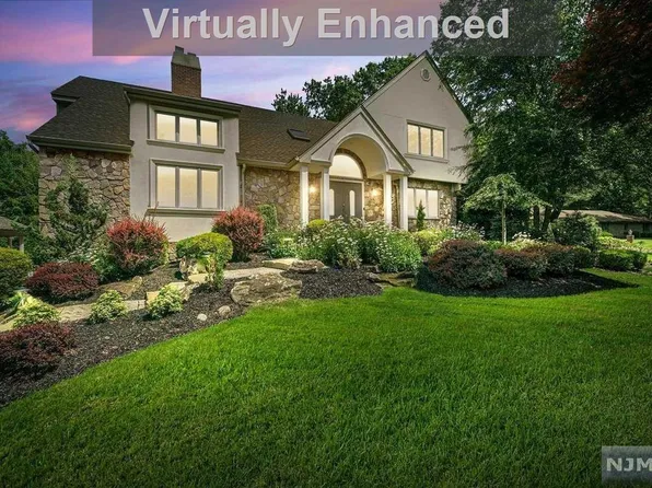 556 Barr Ct, River Vale, NJ 07675