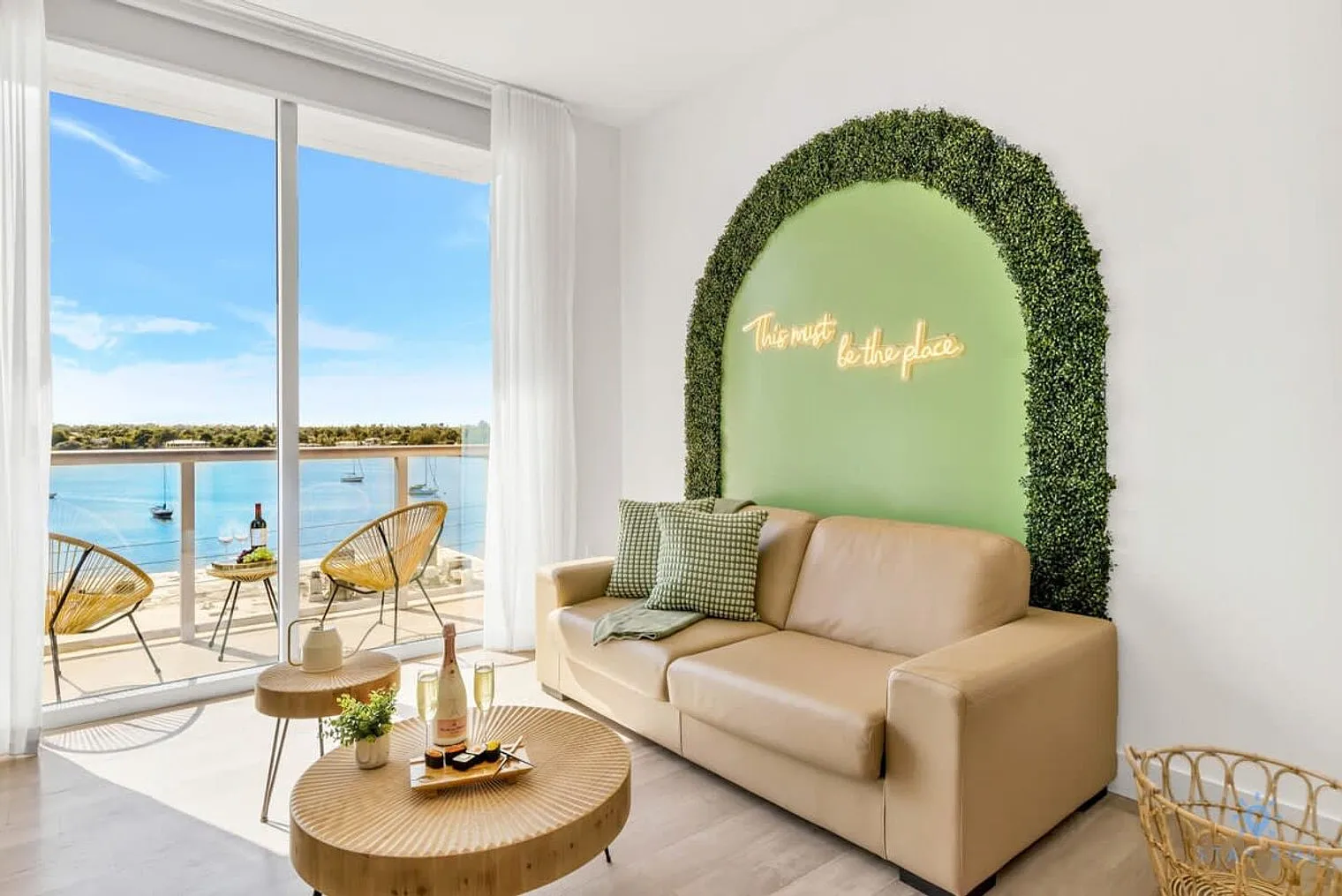 2 bed, 1.0 bath, 839 sqft, $3,653 — Photo 2