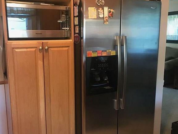 5th image of 27438 Crestwood Dr
