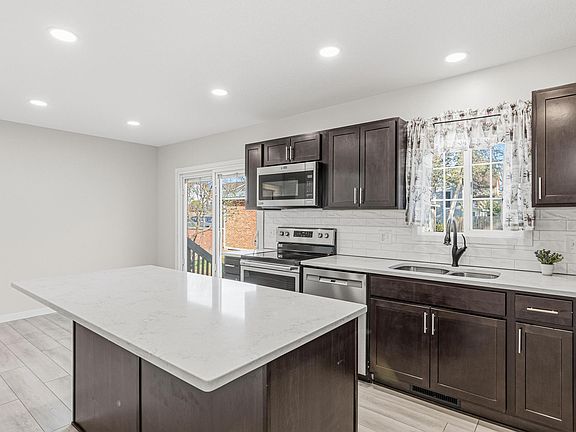 3rd image of 405 Washington St