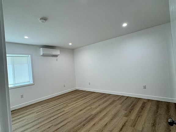 5th image of 11810 Mayfield Ave #1X1-2495
