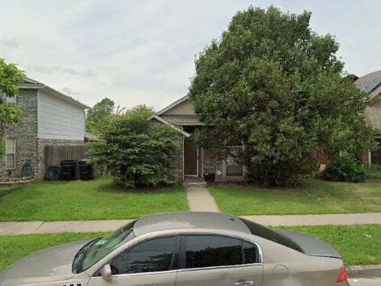 2121 Westmore Dr — Photo 1