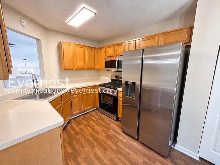 4 bed, 3.0 bath, 2180 sqft, $2,395 — Photo 4