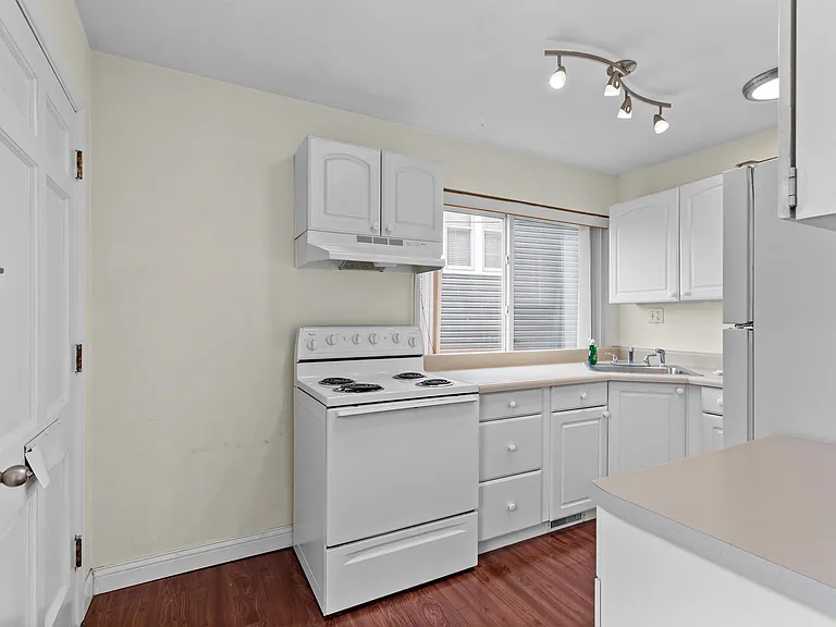7848 Big Bend Blvd — Photo 17