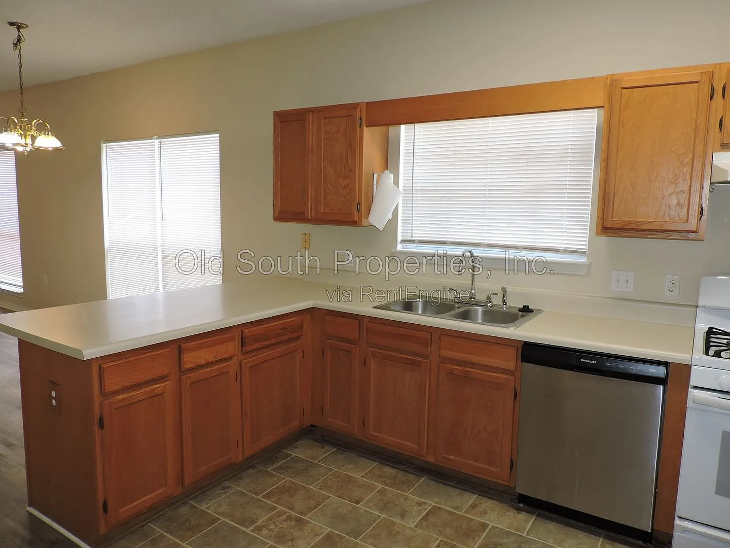 3 bed, 2.0 bath, 1326 sqft, $1,300 — Photo 4
