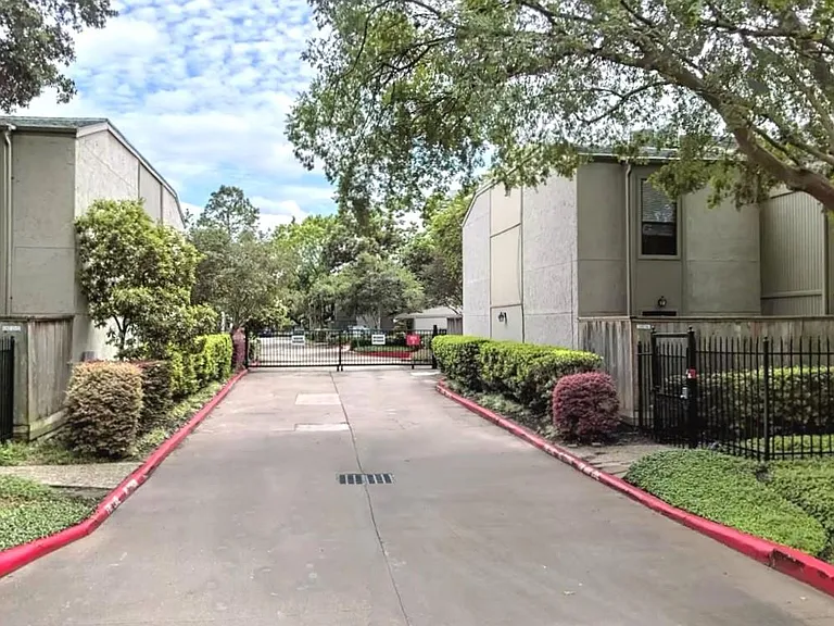 5711 Sugar Hill Dr #95 — Photo 20