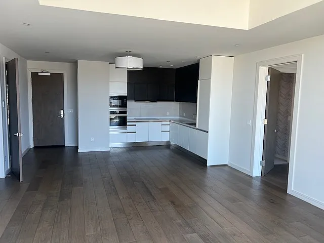 600 South Van Ness — Photo 14