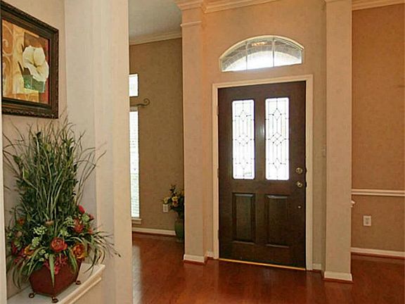 2nd image of 6007 Parkwood Pl