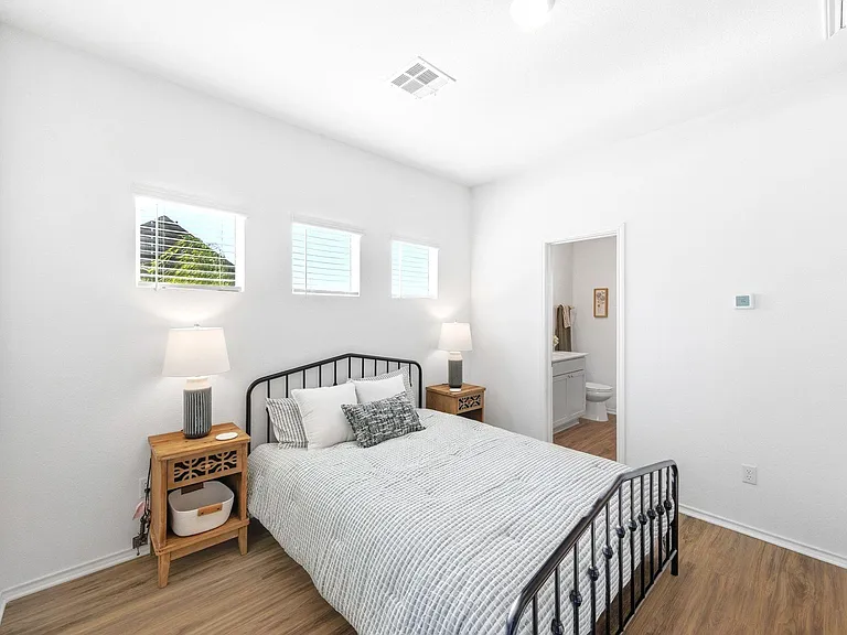 160 Rioja Garage Apartment Kyle Ter #GARAGE — Photo 8