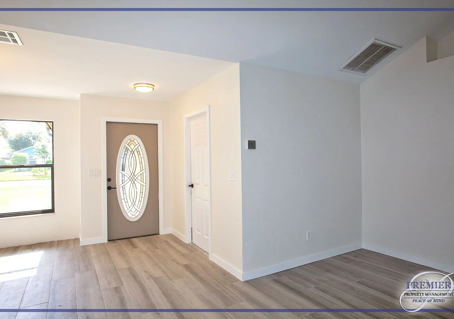 Great Location 3 Beds/2 Baths Single Family Pool Home Recently Updated — Photo 2