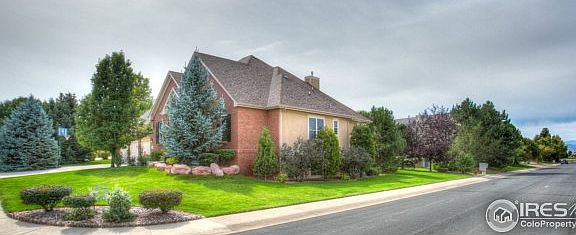 Spacious 1/4 Acre Lot w/Low Maintenance Landscapin