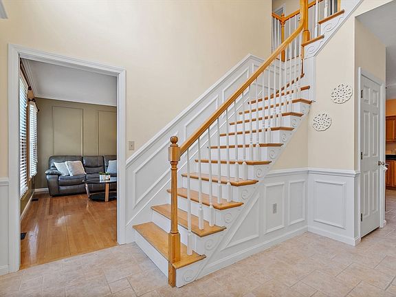 4th image of 15 Winterberry Dr