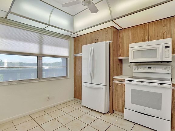 3rd image of 2302 Lucaya Lane #G4