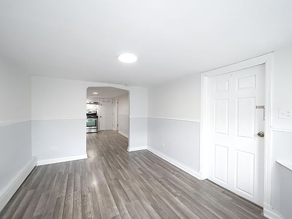 5th image of 3250 N Albany Ave #G