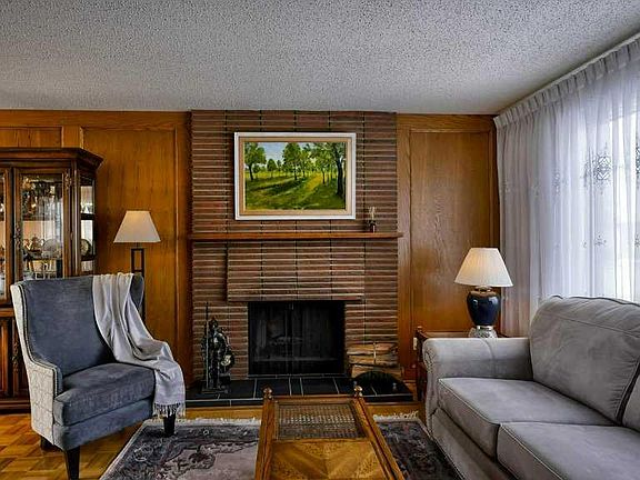 5th image of 103 N Rundlehorn Cres NE