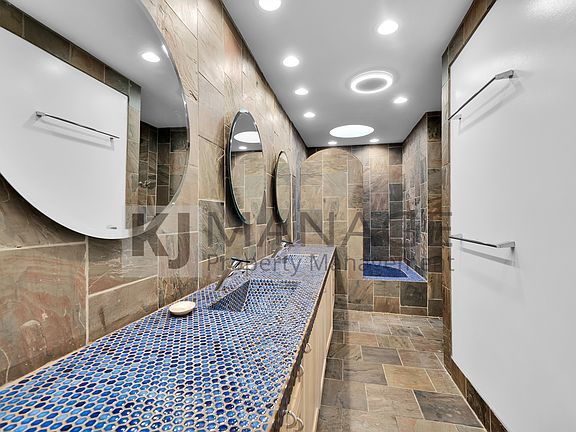 5th image of 1000 Stratford Ln