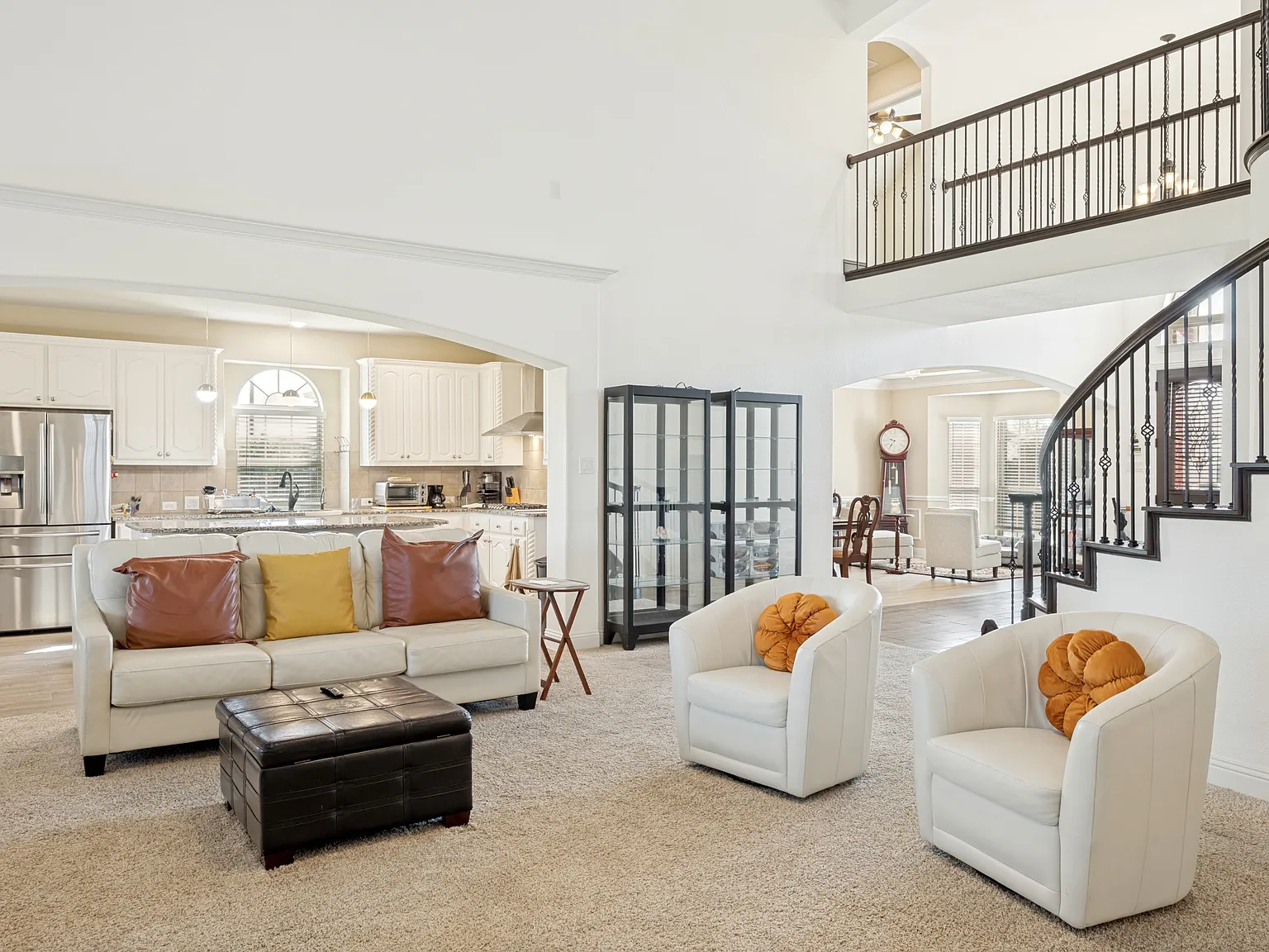 5 bed, 4439 sqft, $3,850 — Photo 3