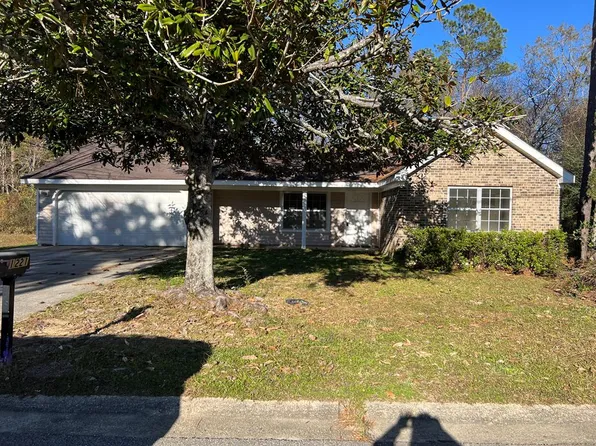 1221 Highland Dr, Picayune, MS 39466