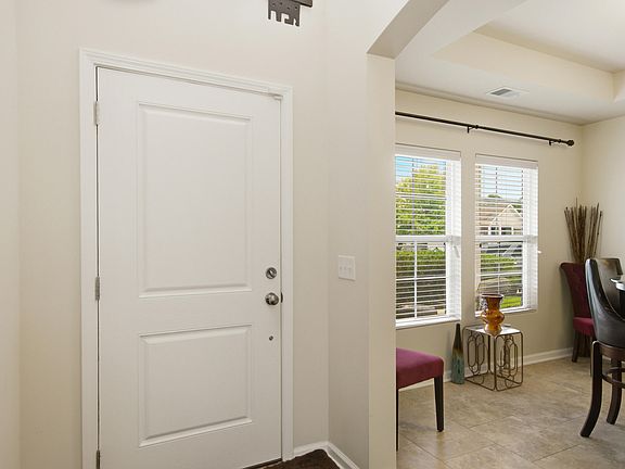 5th image of 613 Zinnia Dr