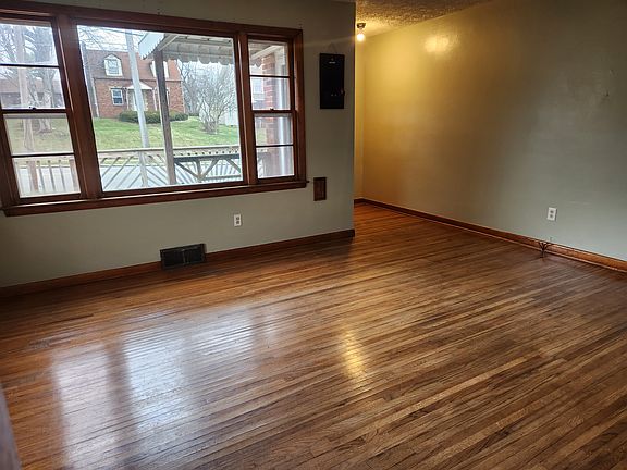 4th image of 455 Cline Ave #457