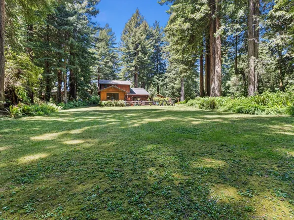411 Fernwood Ln, Crescent City, CA 95531