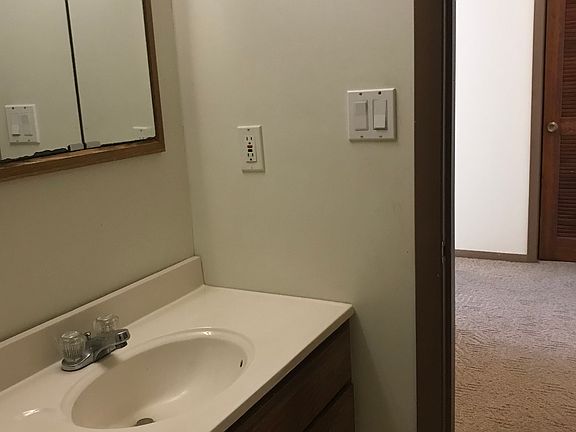 3rd image of 6931 Roosevelt Ave