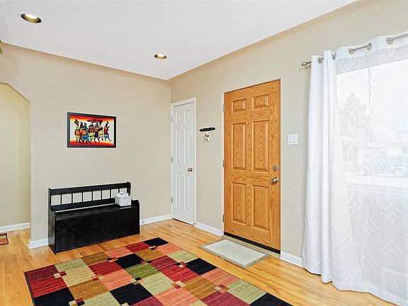 4th image of 3035 Dahlia St