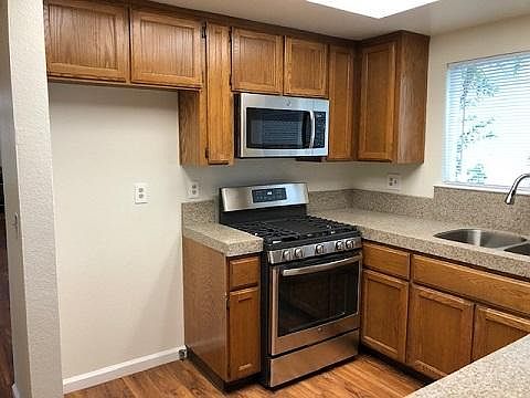2nd image of 1470 Cresthaven Ln