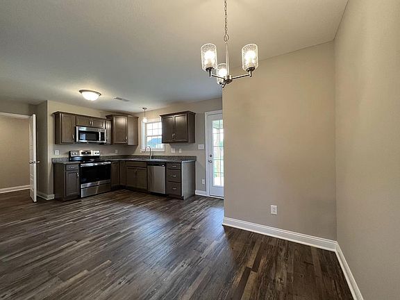 4th image of 296 Cedar Ct