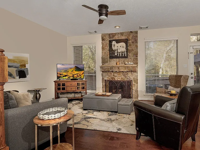 174 N Valley Oaks Cir — Photo 4