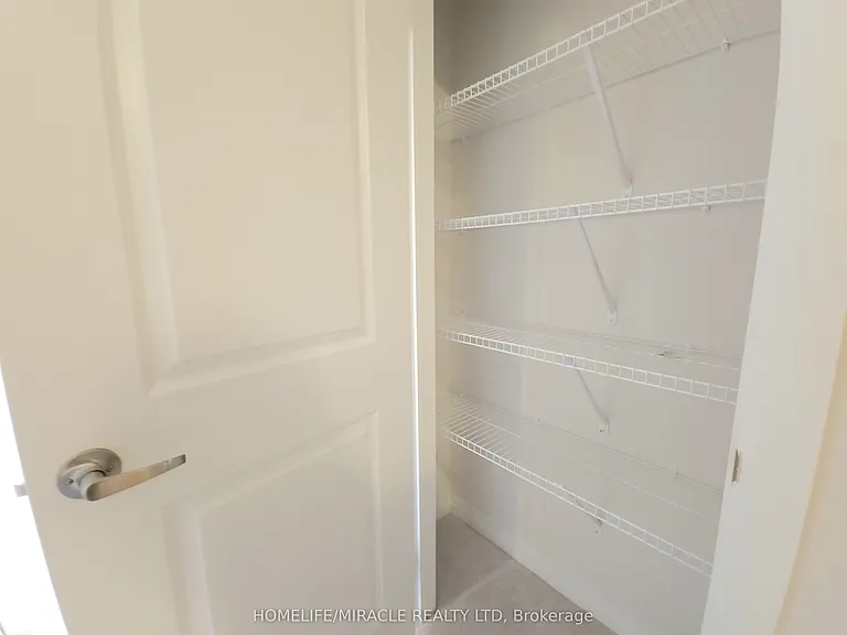 585 Colborne St E — Photo 21