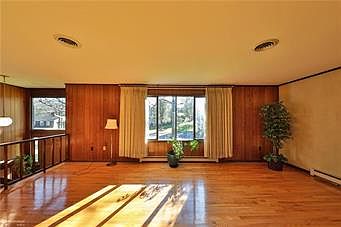 5th image of 54 Applewood Dr