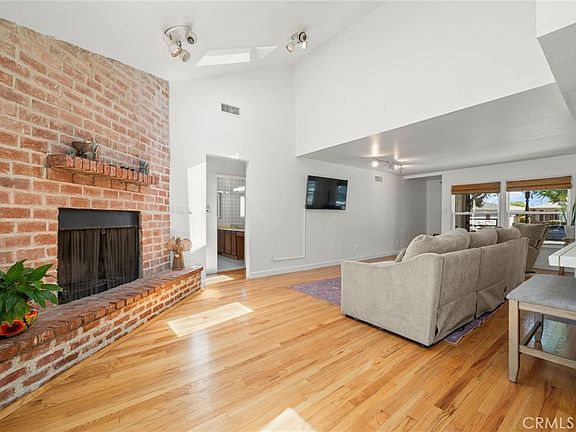 4th image of 941 E Ridgewood St