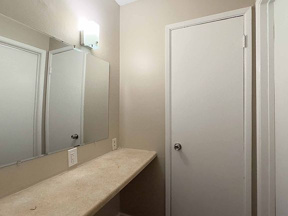 5th image of 2867 A St
