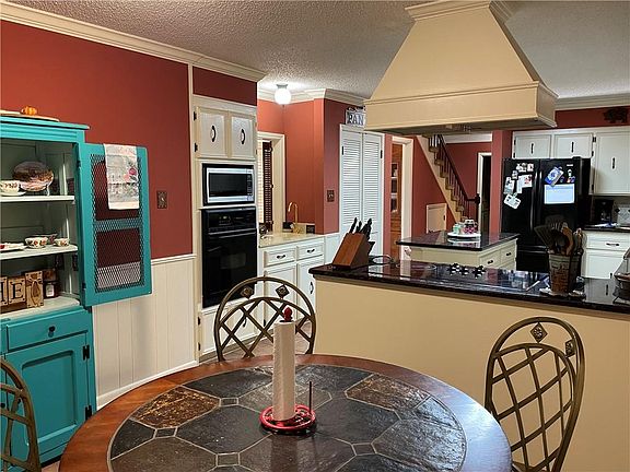 5th image of 146 Dogwood Cir