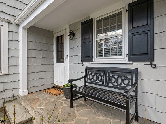3rd image of 716 Morningside Rd