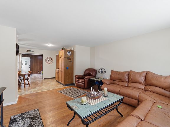 5th image of 1120 E Cir W