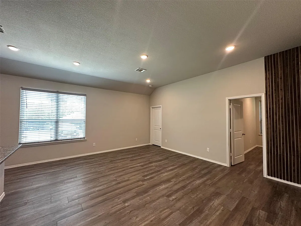 Building Photo - 15063 Arrowhead Loop E