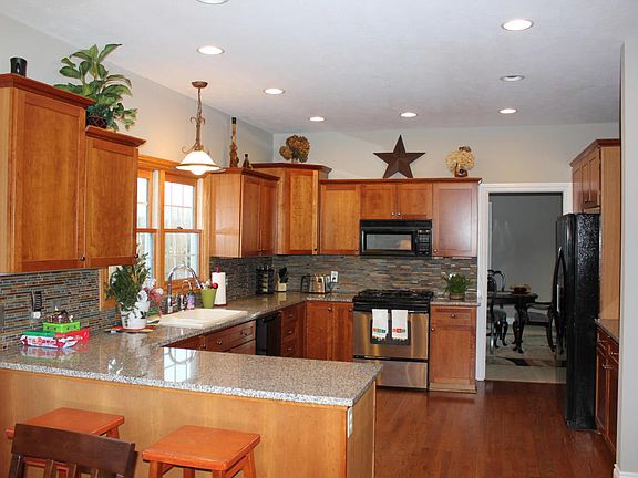 2nd image of 7891 Old Elm Ct