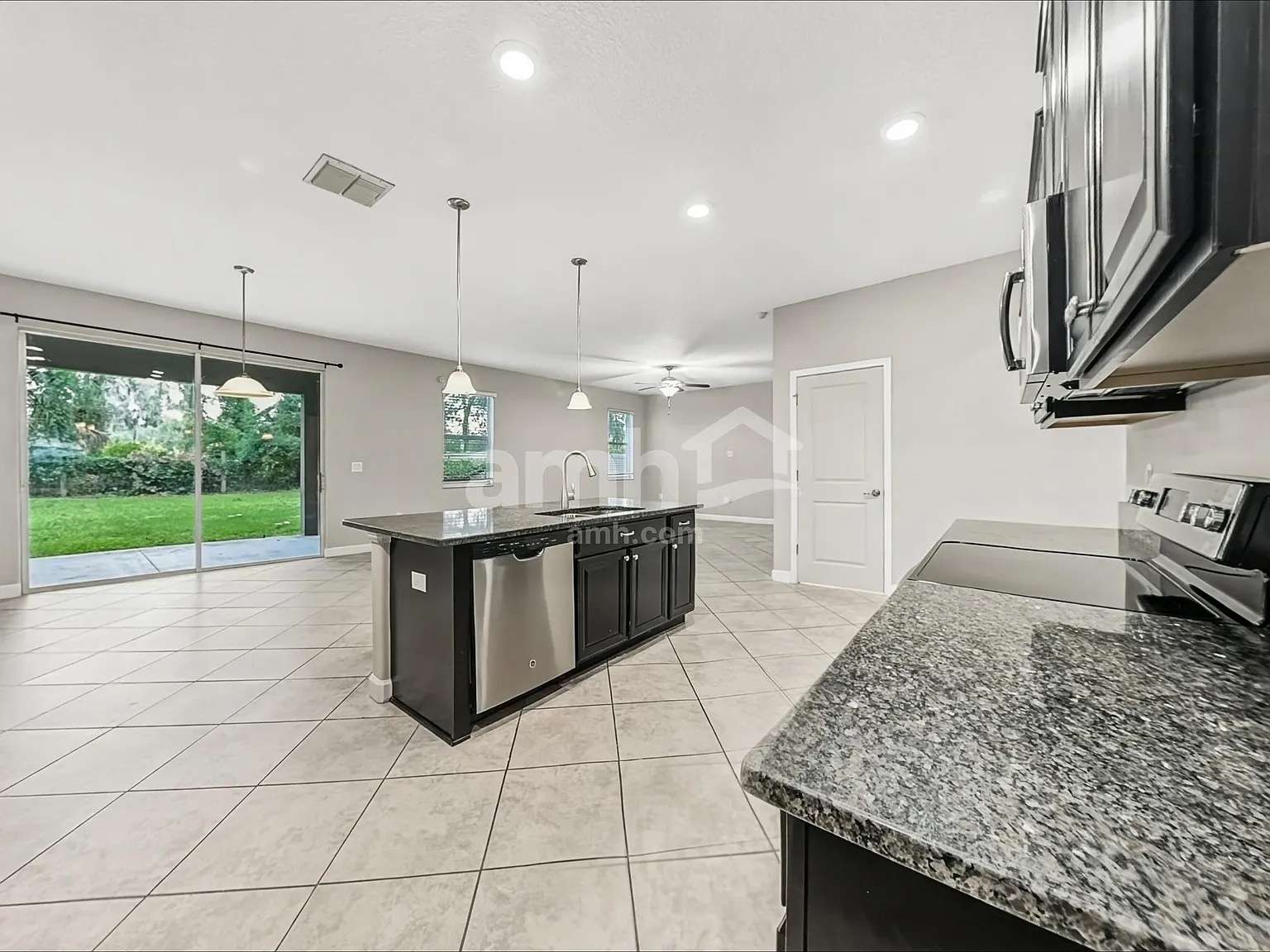 4 bed, 2.5 bath, 2946 sqft, $2,840 — Photo 4