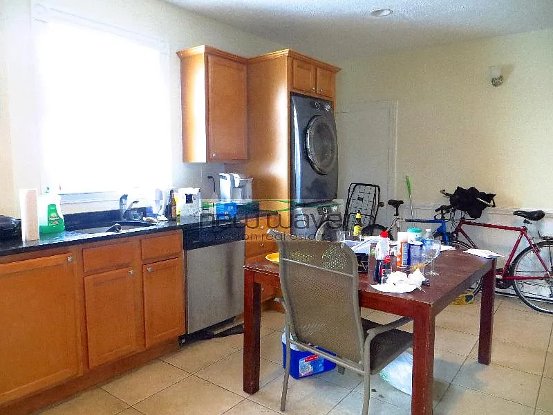 4 bed, 1200 sqft, $5,200 — Photo 4