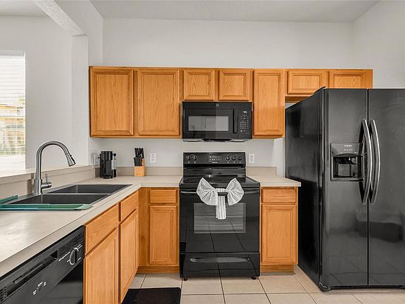 3rd image of 602 La Mirage St