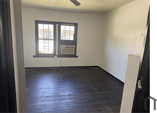 3rd image of 1274 Park Ave