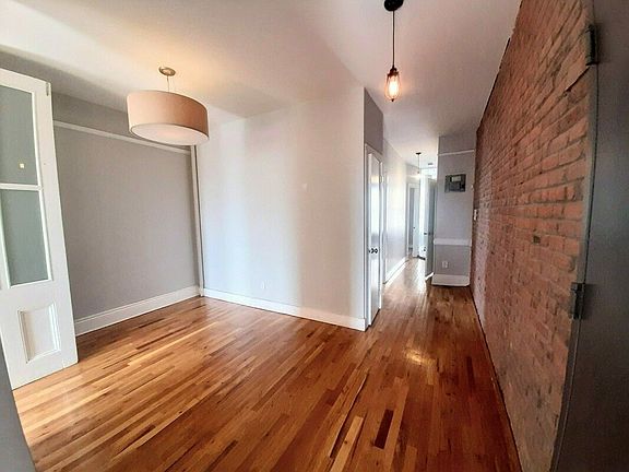 3rd image of 123 Tompkins Ave APT 4L