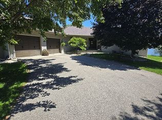 19572 Sioux Hills Rd, Hutchinson, MN 55350