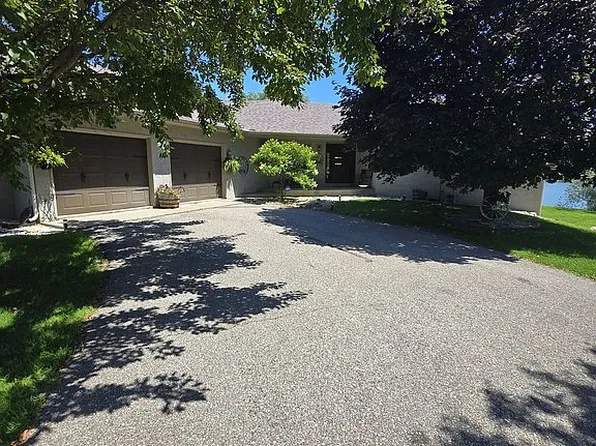19572 Sioux Hills Rd, Hutchinson, MN 55350