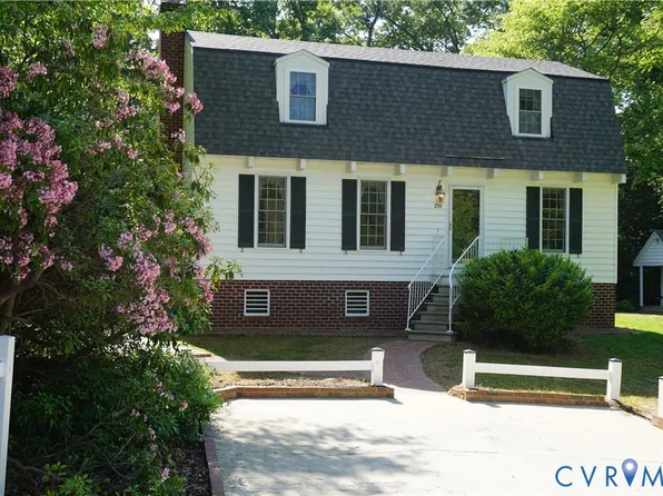 250 Walnut St, Kilmarnock, VA 22482