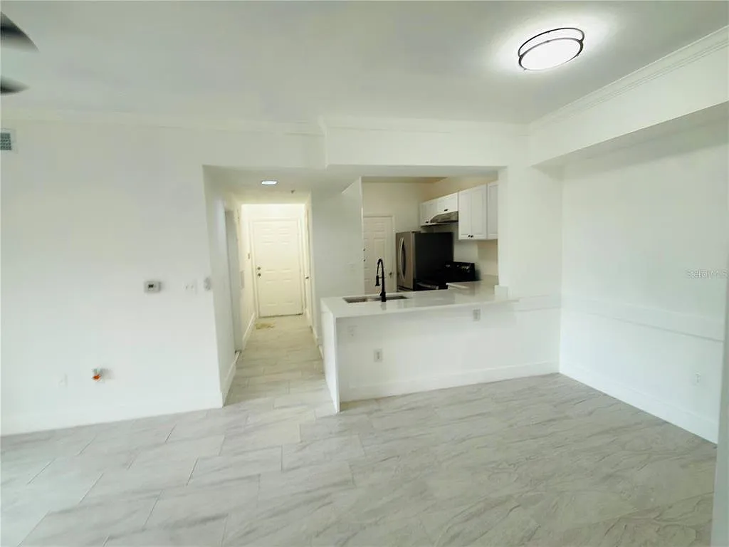 2 bed, 2.0 bath, 947 sqft, $1,995 — Photo 3