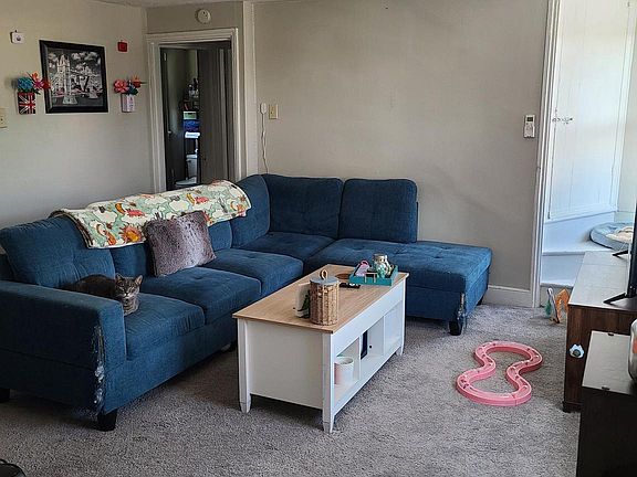 5th image of 161 N College St